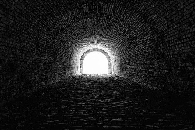LA LUZ AL FINAL DEL TÚNEL…