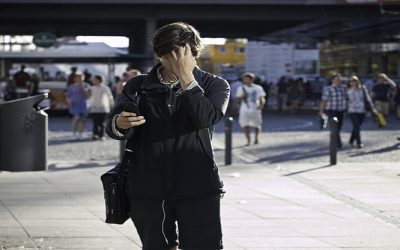 ADICTO AL TELÉFONO MÓVIL